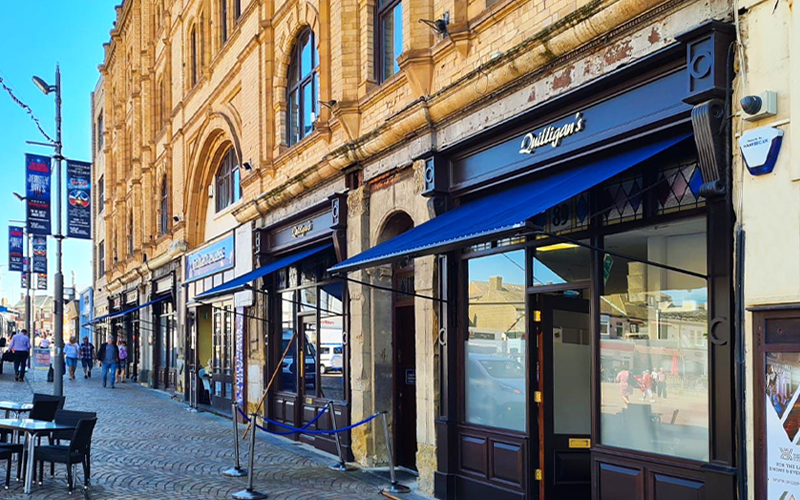  Commercial Awnings for Restaurants and Shops